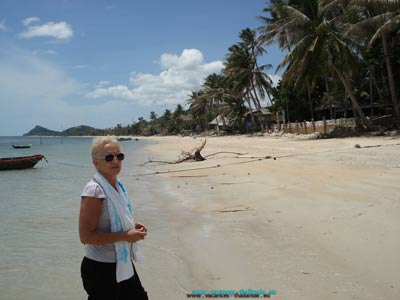 Vos vacances au bord de eau calme thailande toujours chaude et protégé des tsunamis. Les plages de Chaweng ou de Lamaï près de la villa, sont des plages de sable fin, une mer chaude et transparente vous y attende pour une après midi ou une journée de farniente.